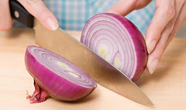 Warum weinen wir beim Zwiebeln schneiden?